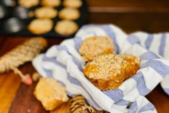 Apple Cider Muffins with Cinnamon Streusel