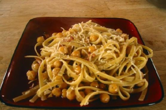 Linguine With Chick Peas and Bacon