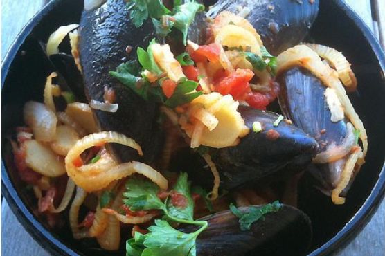 Mussels With Tomatoes and Fennel