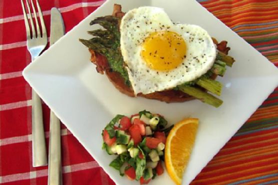 Open-Face Egg Sandwich with Bacon, Asparagus, and Pesto