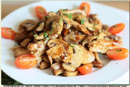 Stir-Fried Shredded Chicken and Mushrooms With Balsamic