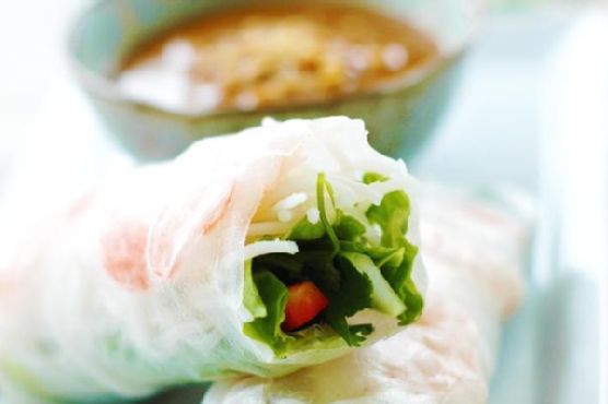 Vietnamese Spring Rolls With Hoisin Peanut Dipping Sauce